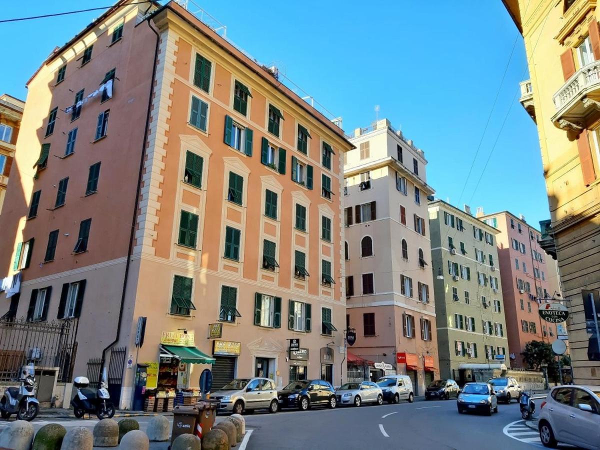 A Due Passi Da Bed & Breakfast Genoa Bagian luar foto