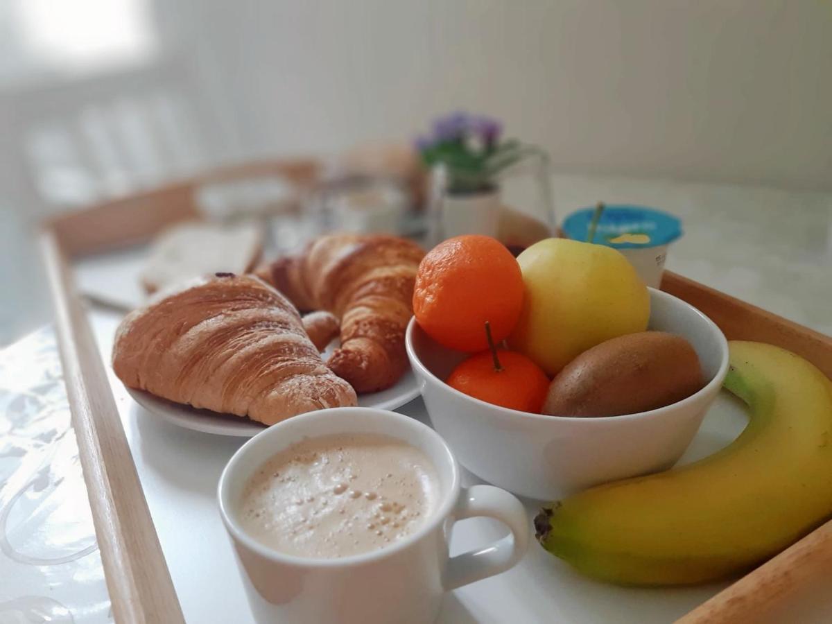 A Due Passi Da Bed & Breakfast Genoa Bagian luar foto