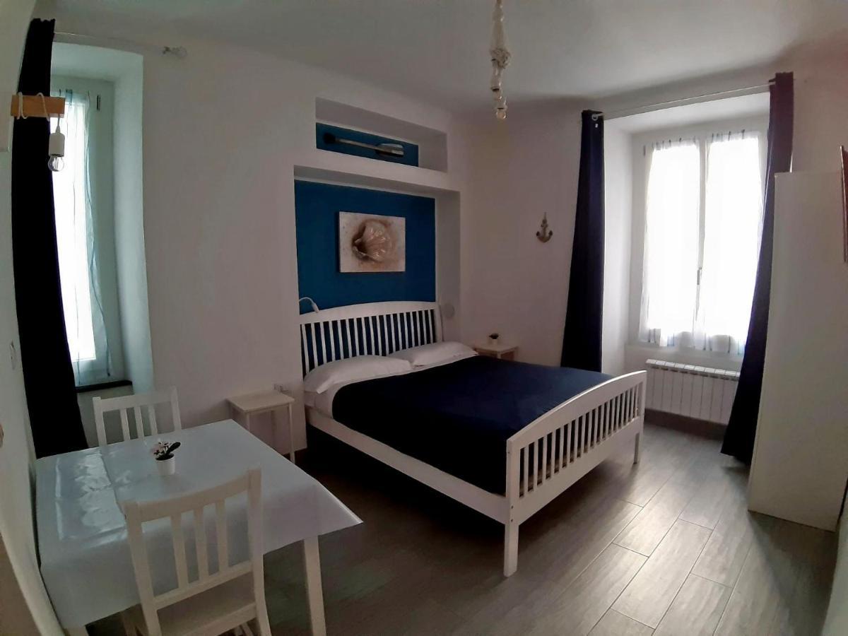 A Due Passi Da Bed & Breakfast Genoa Bagian luar foto