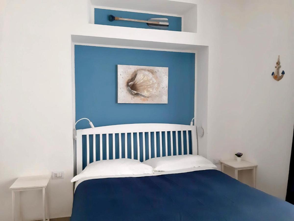 A Due Passi Da Bed & Breakfast Genoa Bagian luar foto