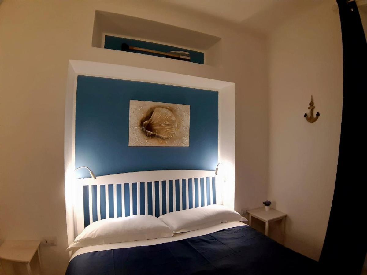 A Due Passi Da Bed & Breakfast Genoa Bagian luar foto