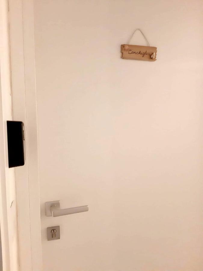 A Due Passi Da Bed & Breakfast Genoa Bagian luar foto