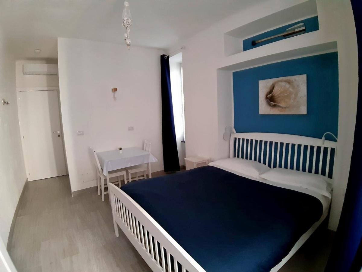 A Due Passi Da Bed & Breakfast Genoa Bagian luar foto