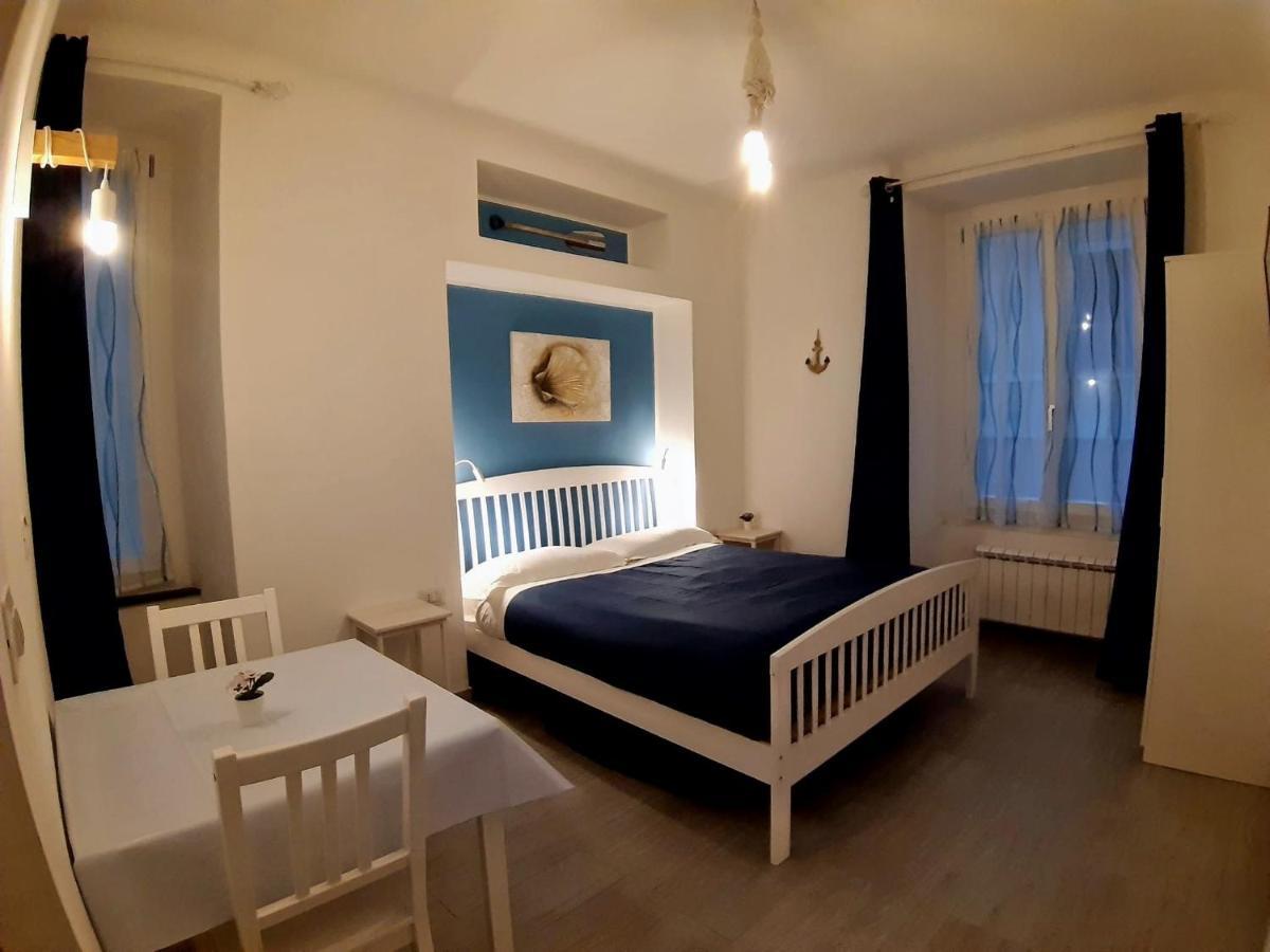 A Due Passi Da Bed & Breakfast Genoa Bagian luar foto