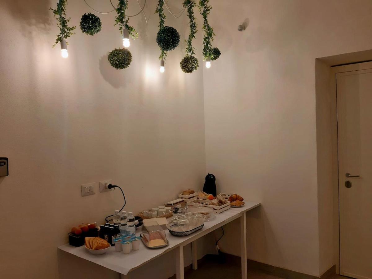 A Due Passi Da Bed & Breakfast Genoa Bagian luar foto